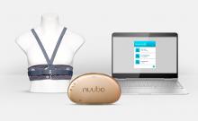 Fotografía comercial de Nuubo, el dispositivo grabador y un ordenador con la aplicación para leer los datos.