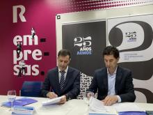 Acto de sinatura dun acordo recente entre AEMOS e R.
