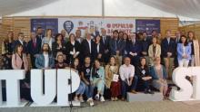 Participantes en la inauguración celebrada hoy en la carpa de la plaza de España en Pontevedra.