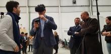 Ignacio López-Chaves usando realidad virtual.
